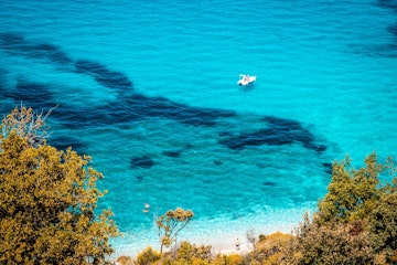 adventure_albania_FKGFQ_1x3_P_Tw_unsplash_9795a46935