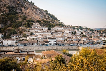 berat_adventure_albania_d_Z_Pm_XT_1_XR_Yo_unsplash_1_17644924d7