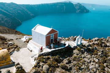 hiking_santorini_2_2_1_3b137207c3